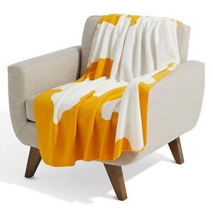 CANADA Hudson Bay HBC Blanket Canadian Mapleleaf Polar Fleece Throw Gold /White